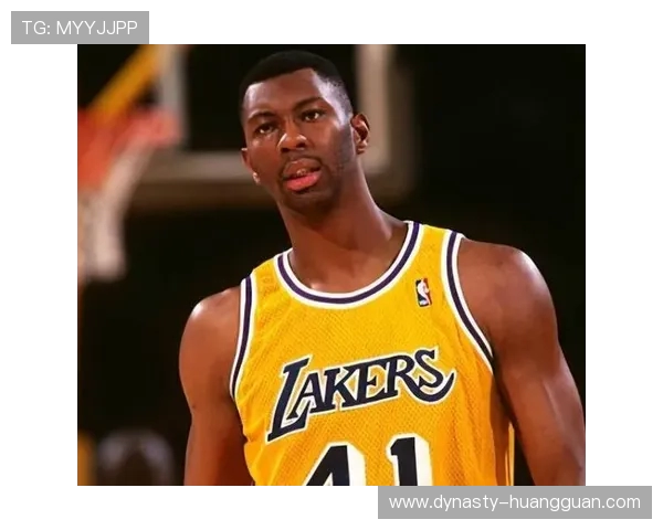 41岁还是一身肌肉！功勋老将仍未退役，还想再打NBA！
